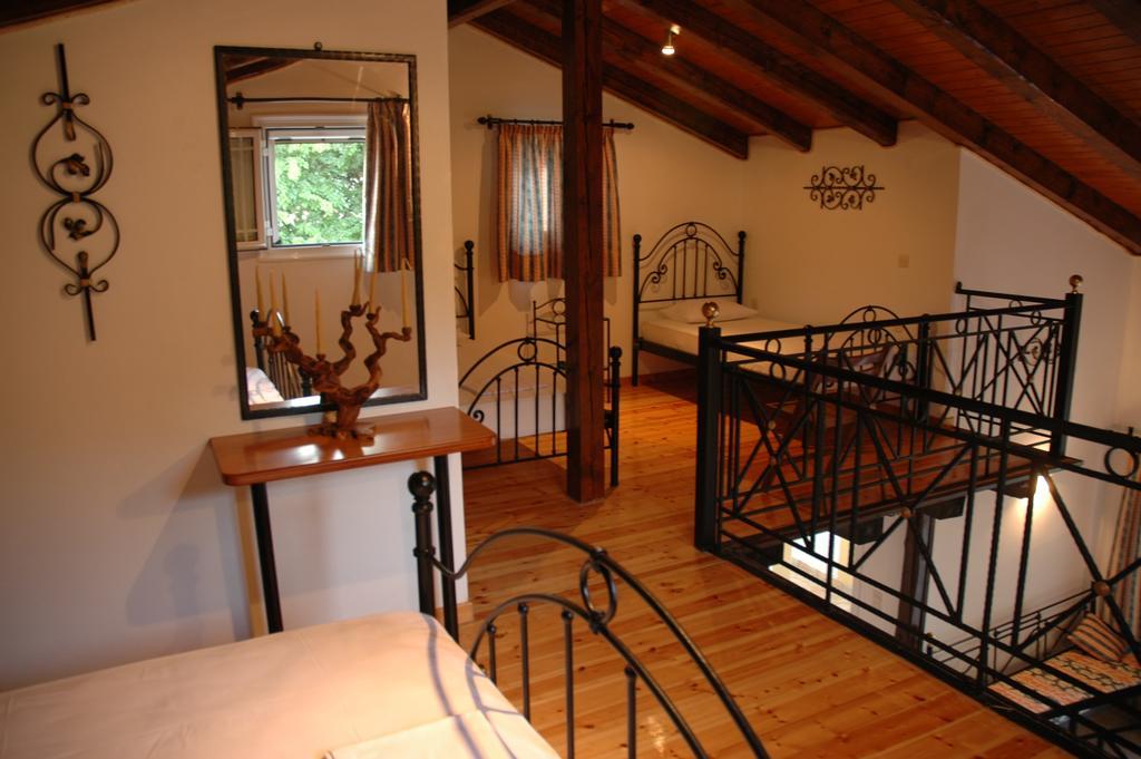 Iron House Lägenhet Agios Georgios  Rum bild